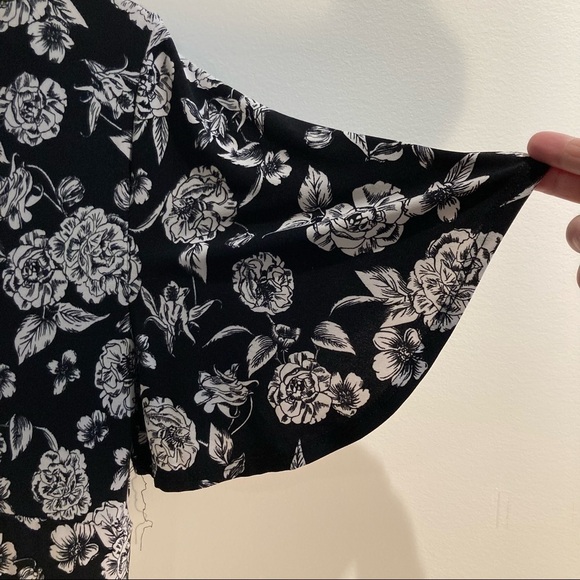 TORRID Sz 00 (Sz 10 equiv.)  A-Line Floral V-Neck Bat Wing Sleeves Cinched Dress - Picture 8 of 8